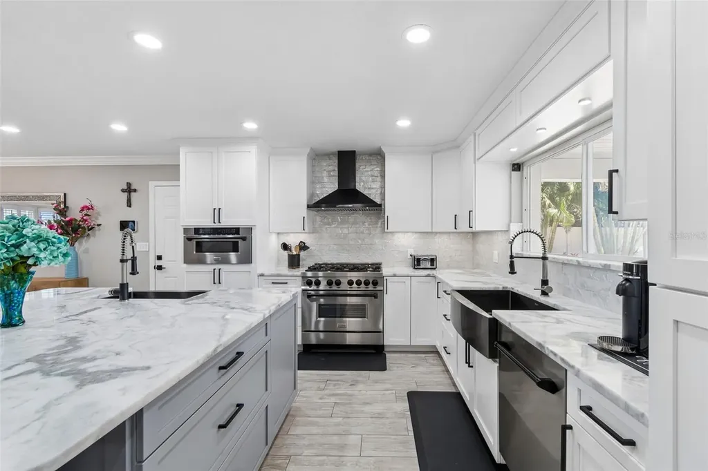 10127 Paradise Boulevard Treasure Island FL 33706