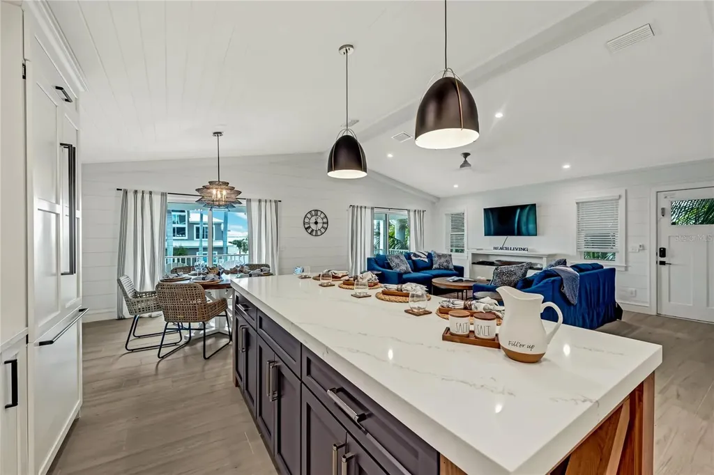 2208 Avenue A Bradenton Beach FL 34217