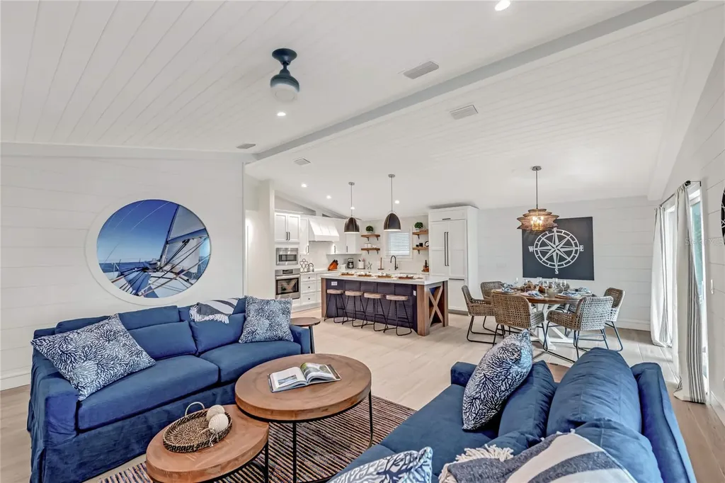 2208 Avenue A Bradenton Beach FL 34217