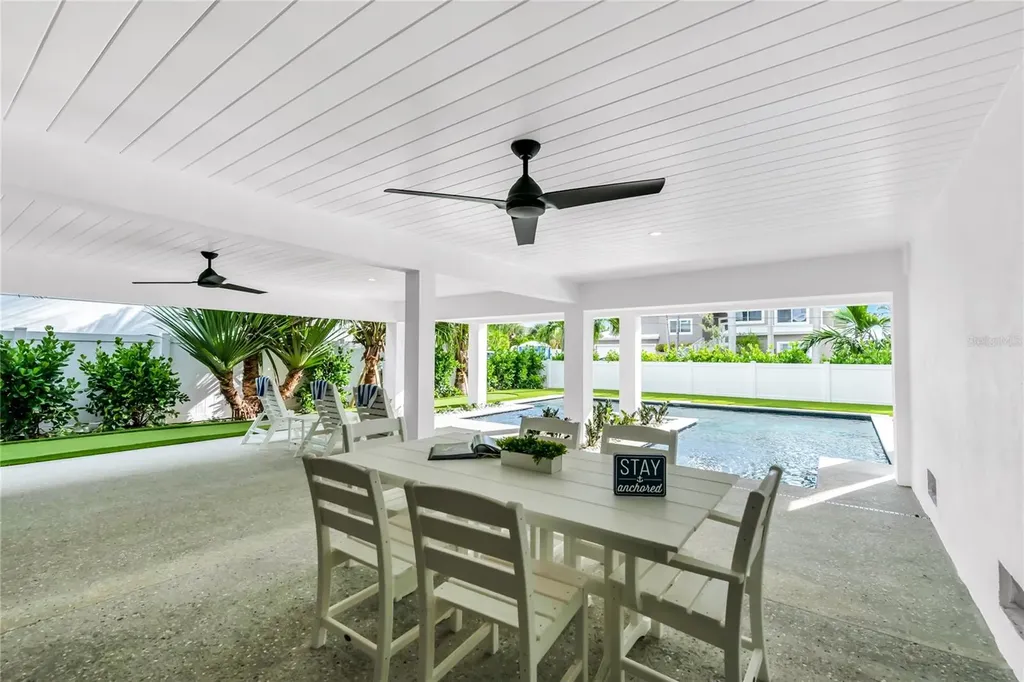 2208 Avenue A Bradenton Beach FL 34217