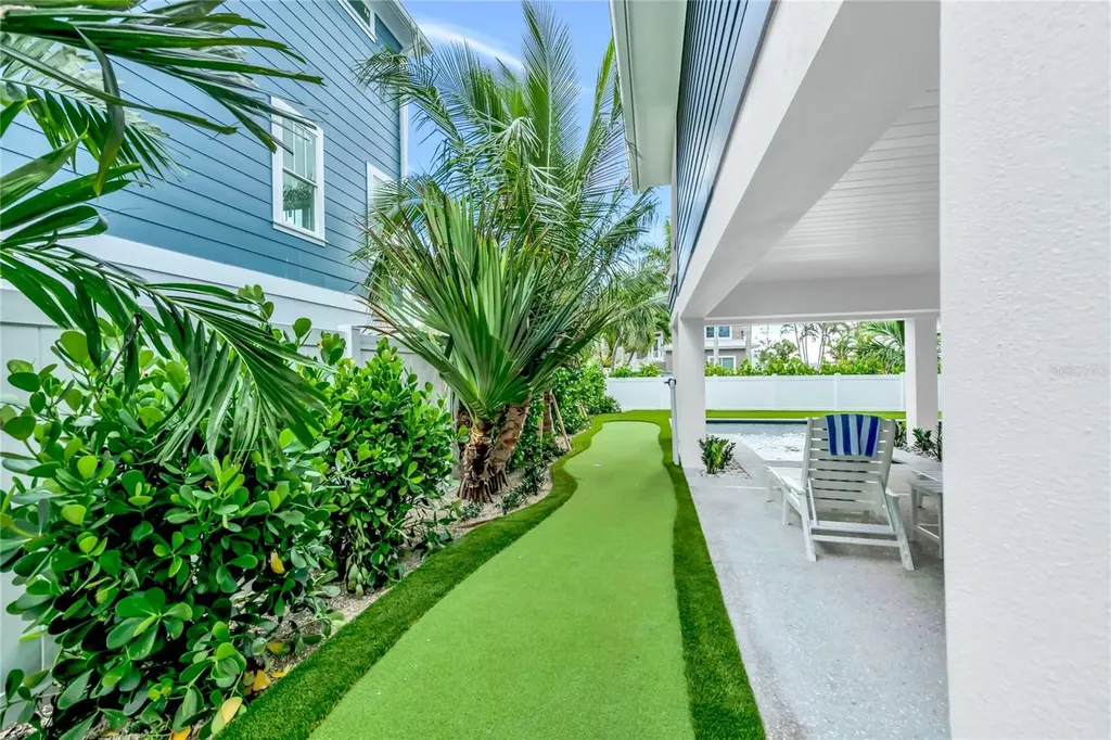 2208 Avenue A Bradenton Beach FL 34217