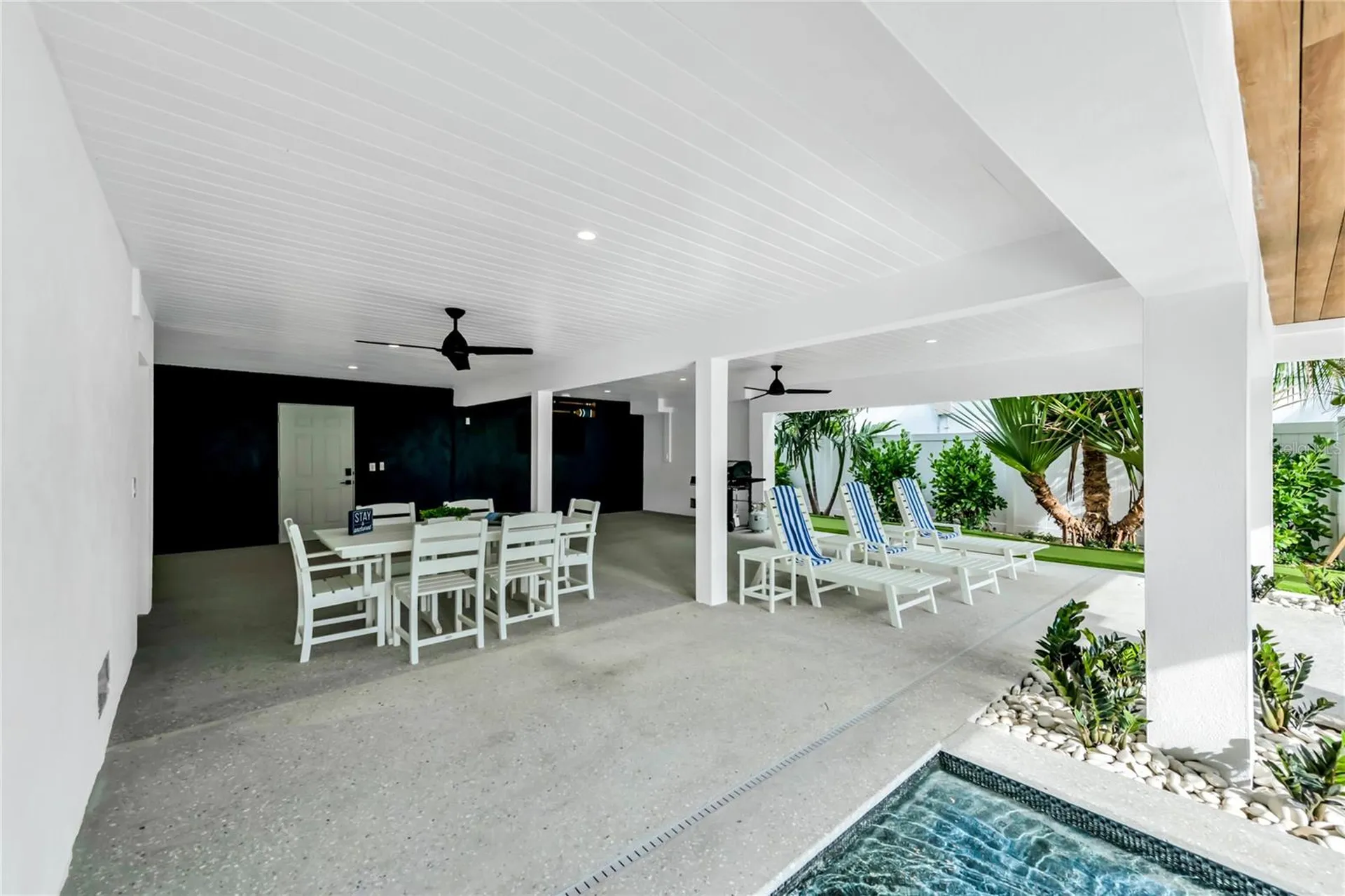 2208 Avenue A Bradenton Beach FL 34217
