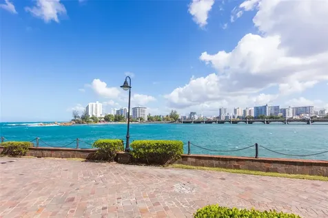 1 Los Rosales Street San Juan PR 00901