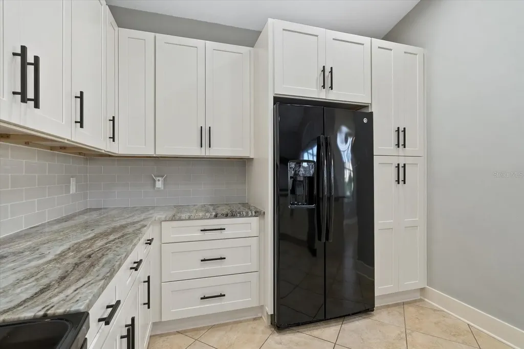 6634 38th Street E Sarasota FL 34243