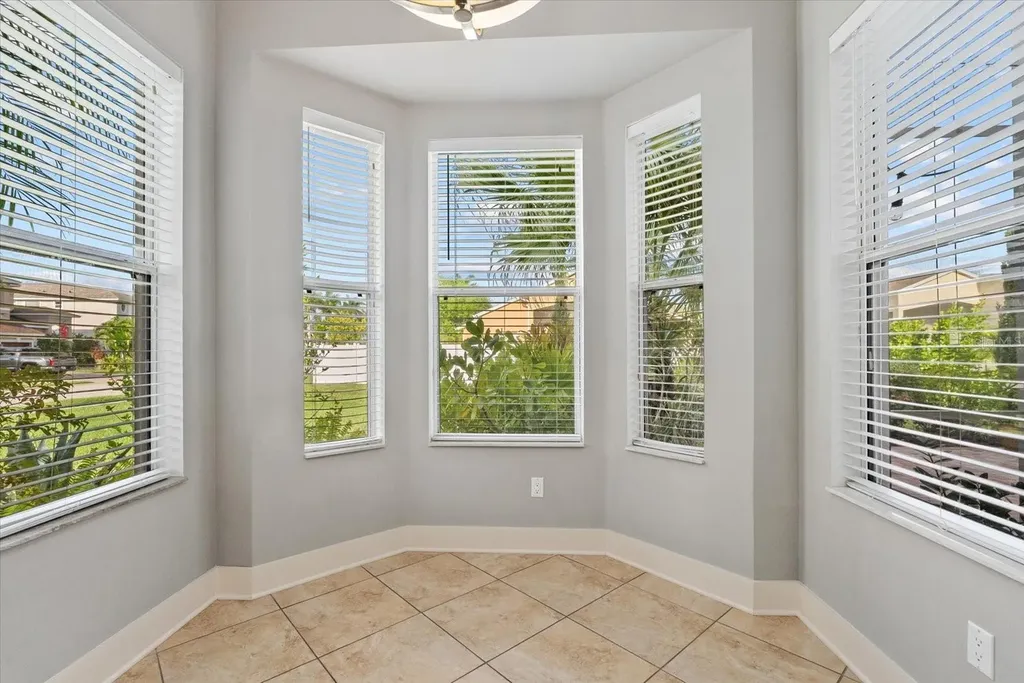 6634 38th Street E Sarasota FL 34243