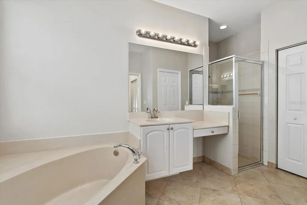 6634 38th Street E Sarasota FL 34243