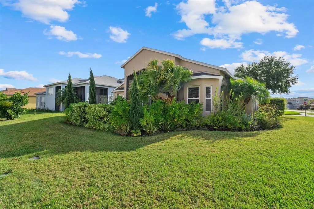 6634 38th Street E Sarasota FL 34243