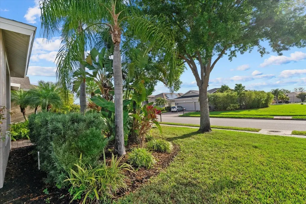 6634 38th Street E Sarasota FL 34243