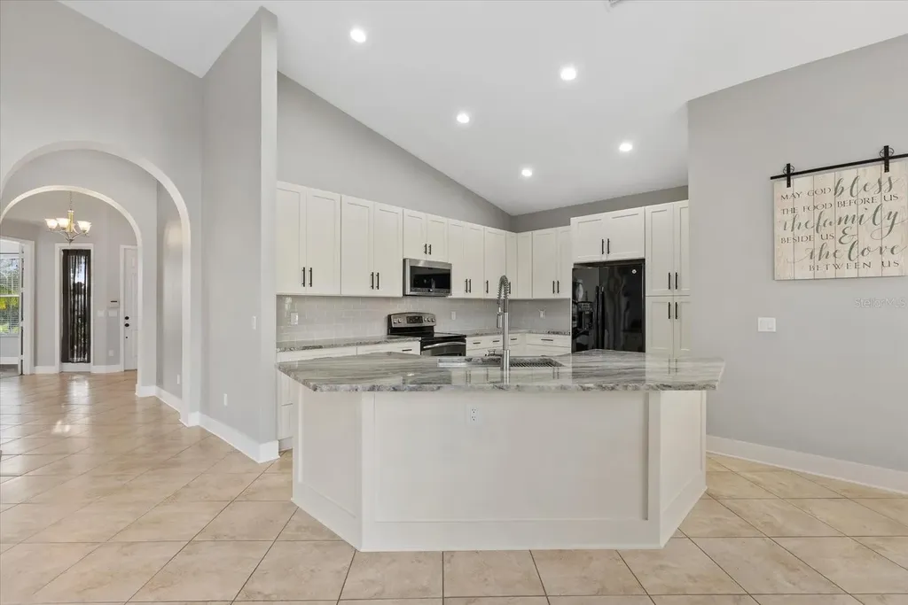 6634 38th Street E Sarasota FL 34243