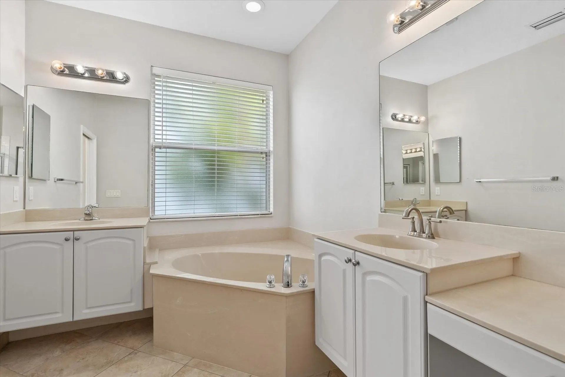6634 38th Street E Sarasota FL 34243