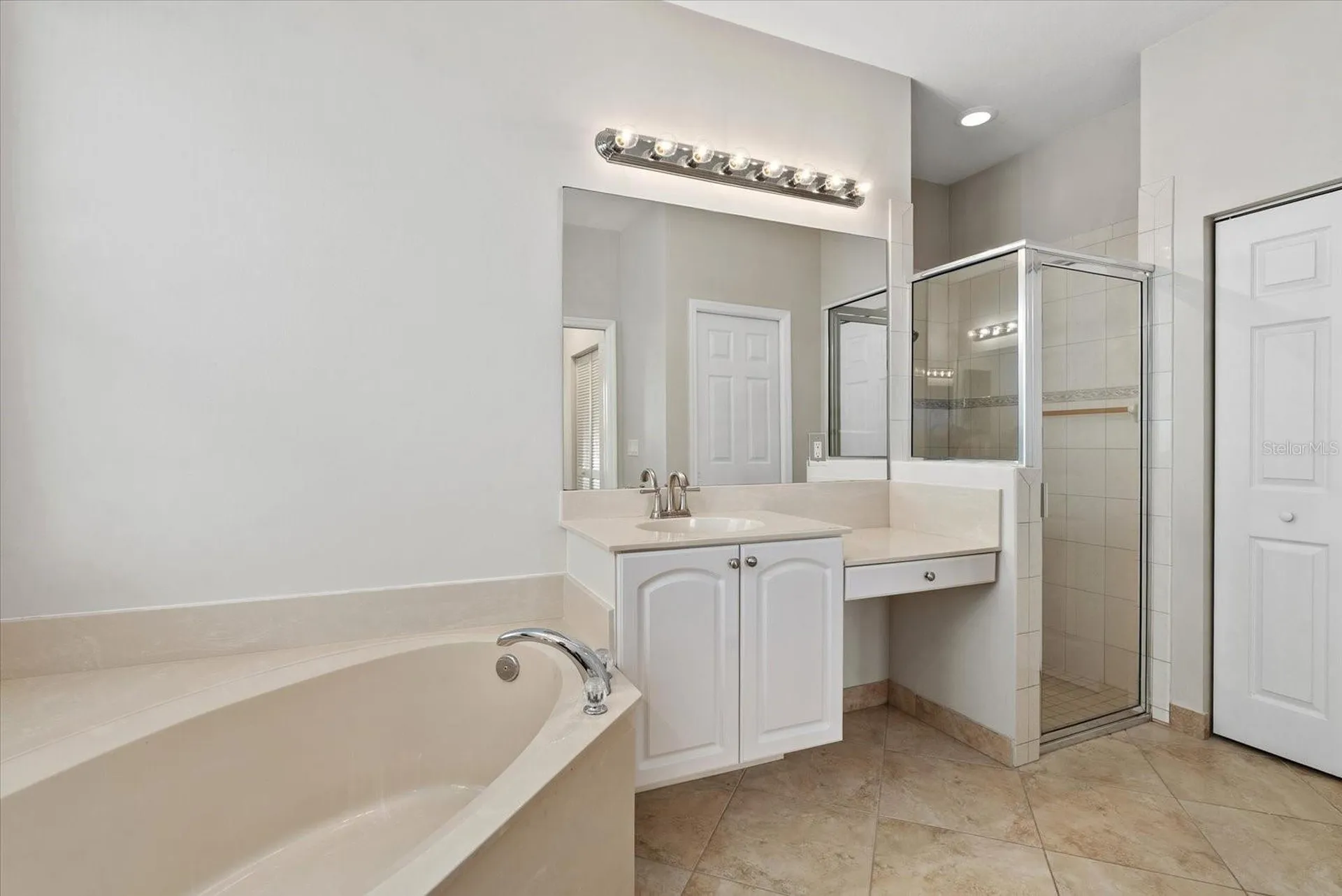 6634 38th Street E Sarasota FL 34243