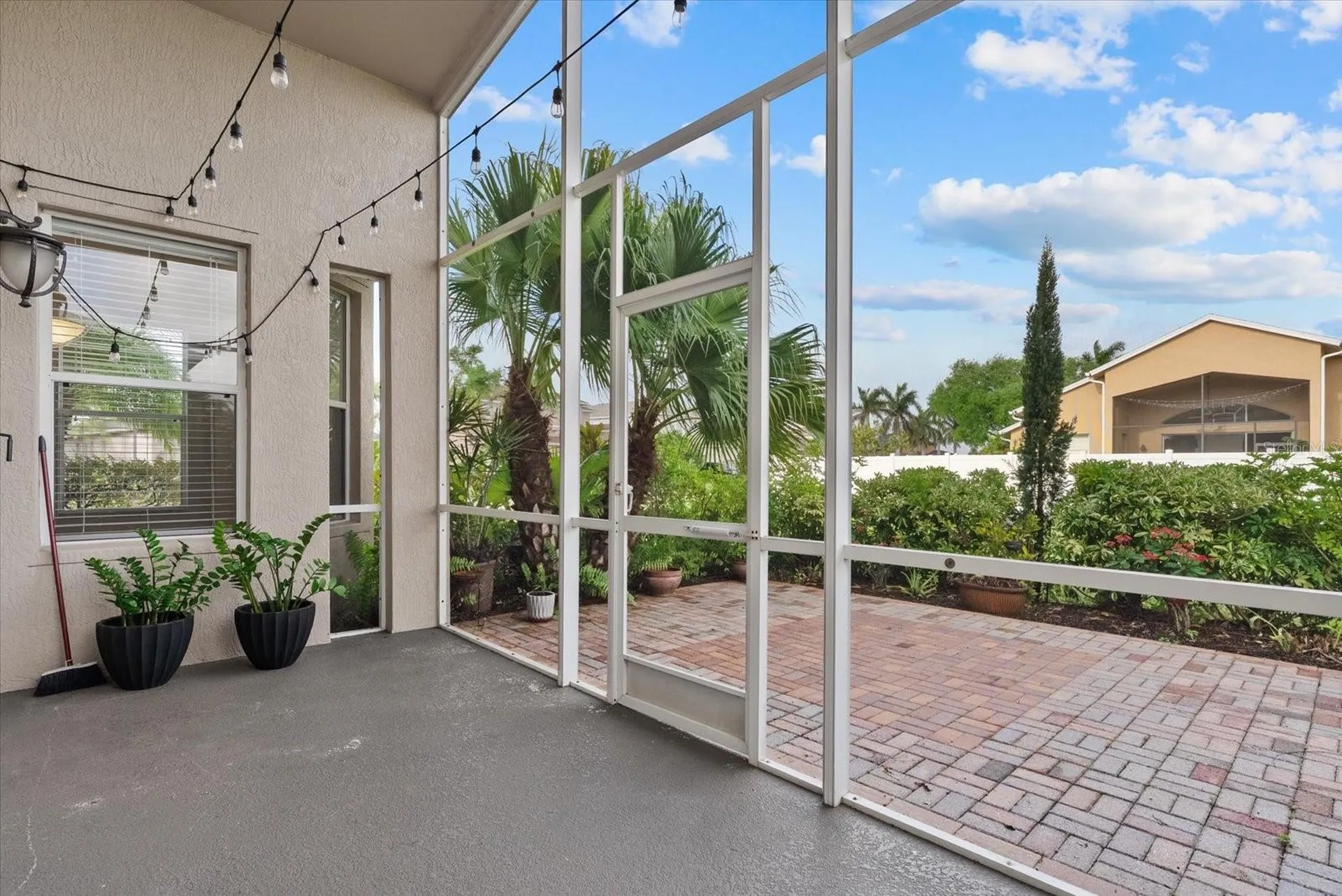 6634 38th Street E Sarasota FL 34243