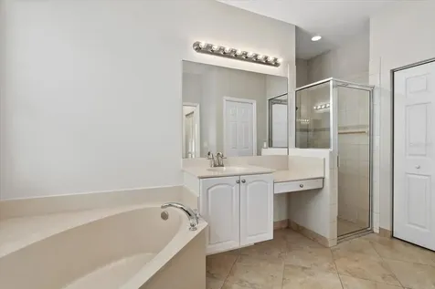6634 38th Street E Sarasota FL 34243