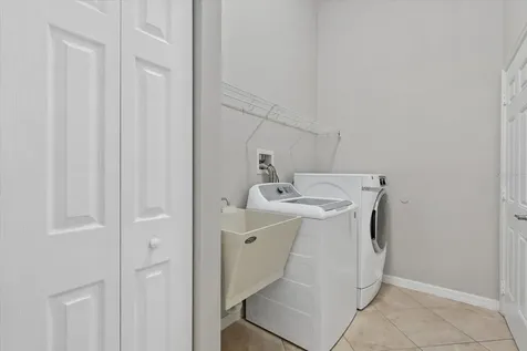 6634 38th Street E Sarasota FL 34243