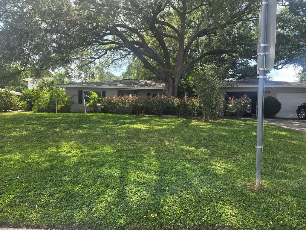 1704 Cypress Avenue Belleair FL 33756