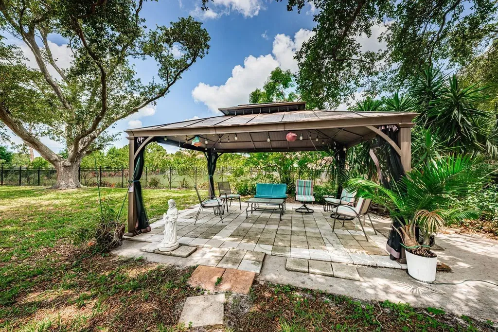 1704 Cypress Avenue Belleair FL 33756