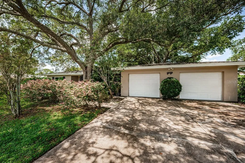 1704 Cypress Avenue Belleair FL 33756