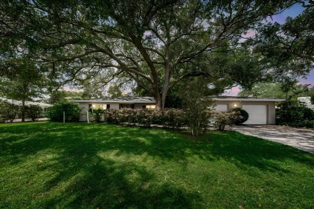 1704 Cypress Avenue Belleair FL 33756