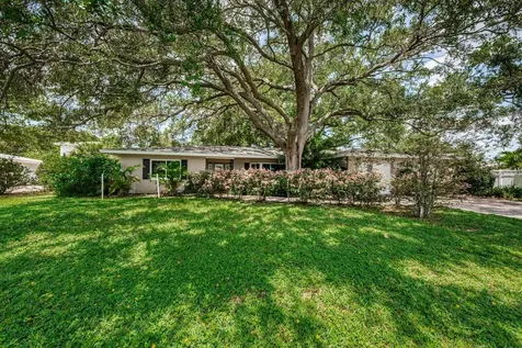 1704 Cypress Avenue Belleair FL 33756