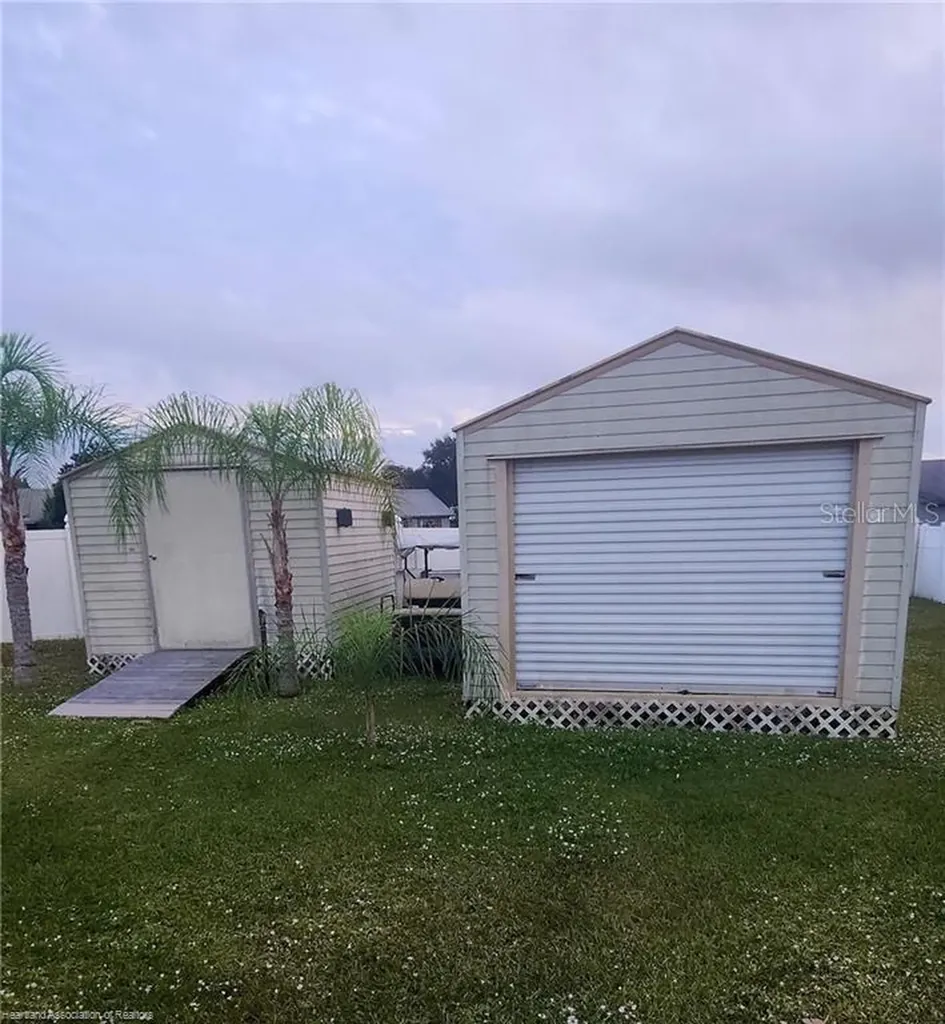 1811 W Allamanda Boulevard Avon Park FL 33825