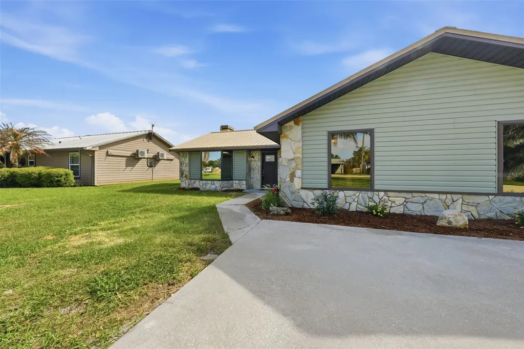 33942 Linda Lane Leesburg FL 34788
