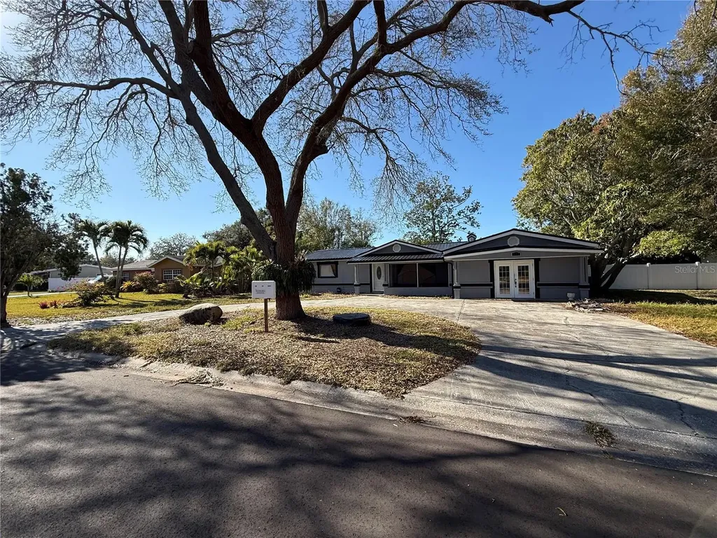 651 69th Avenue S St Petersburg FL 33705
