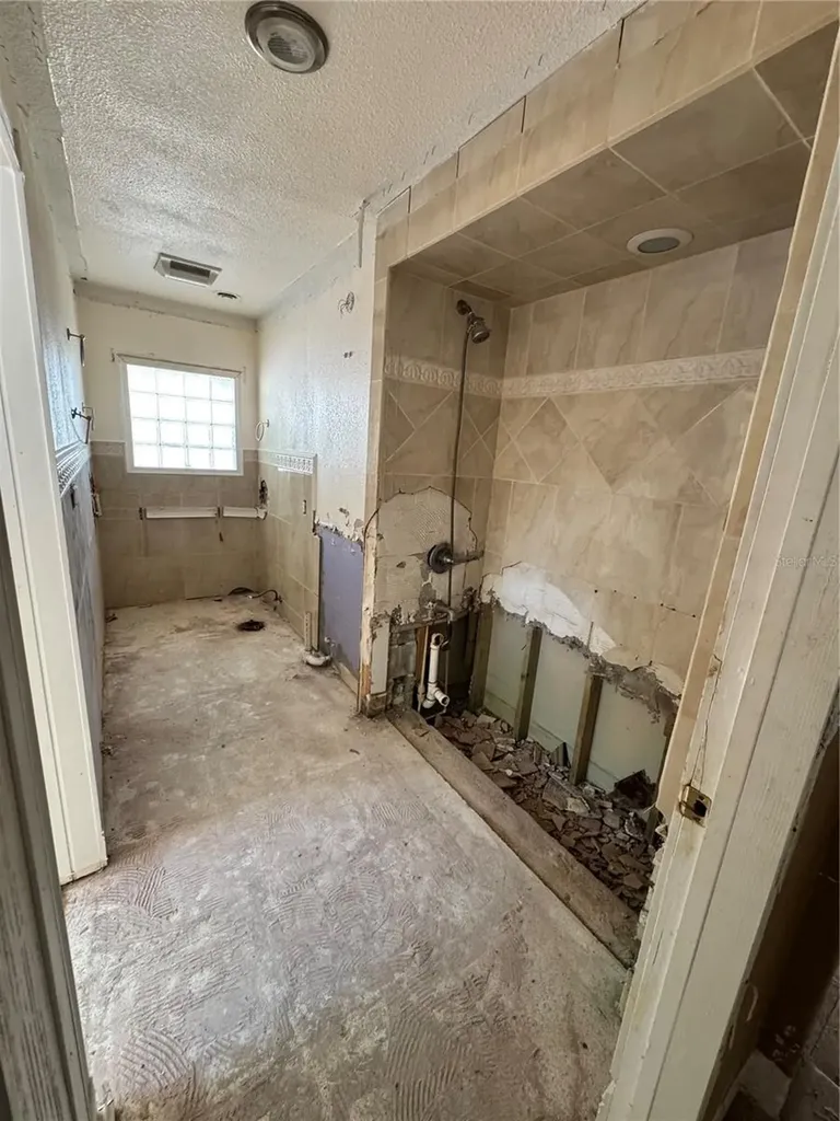 651 69th Avenue S St Petersburg FL 33705