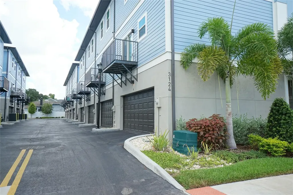 3124 W Azeele Street Tampa FL 33609