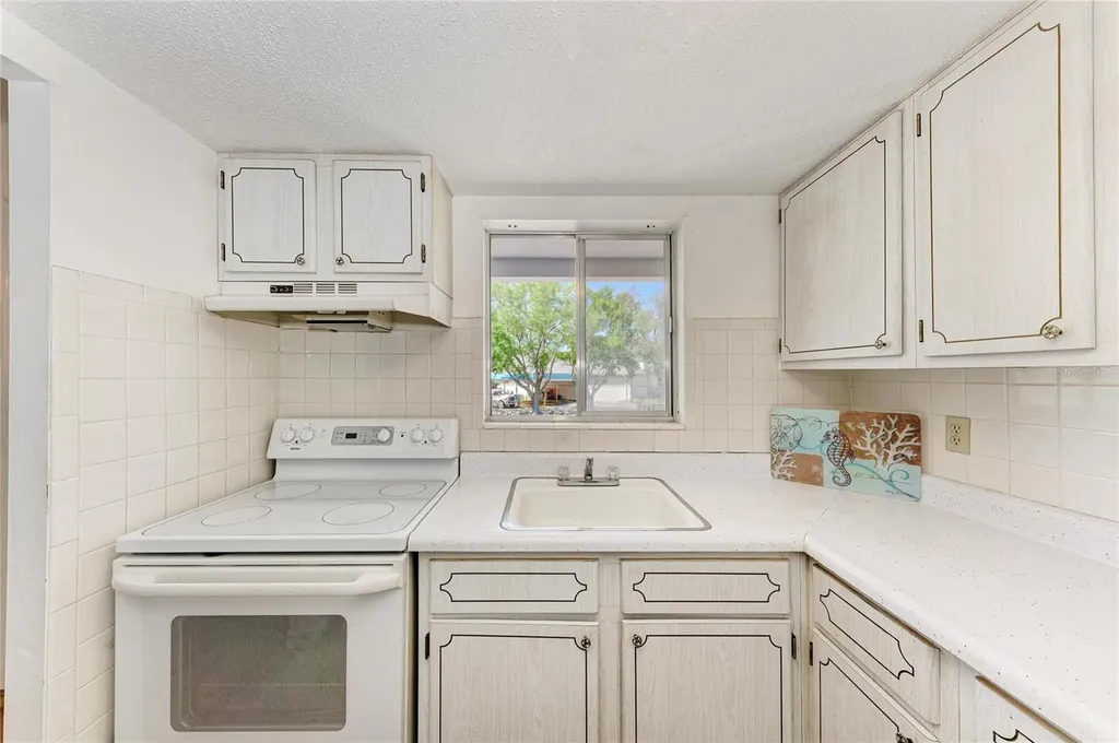 2431 Flamingo Boulevard Bradenton FL 34207