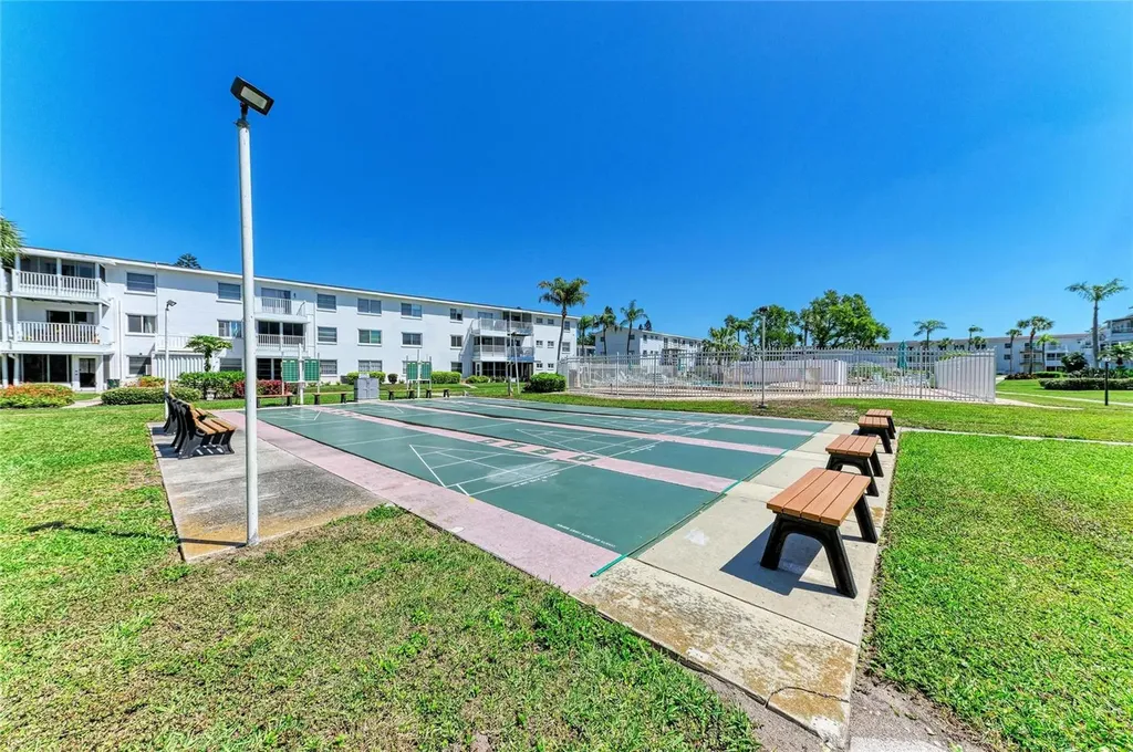 2431 Flamingo Boulevard Bradenton FL 34207