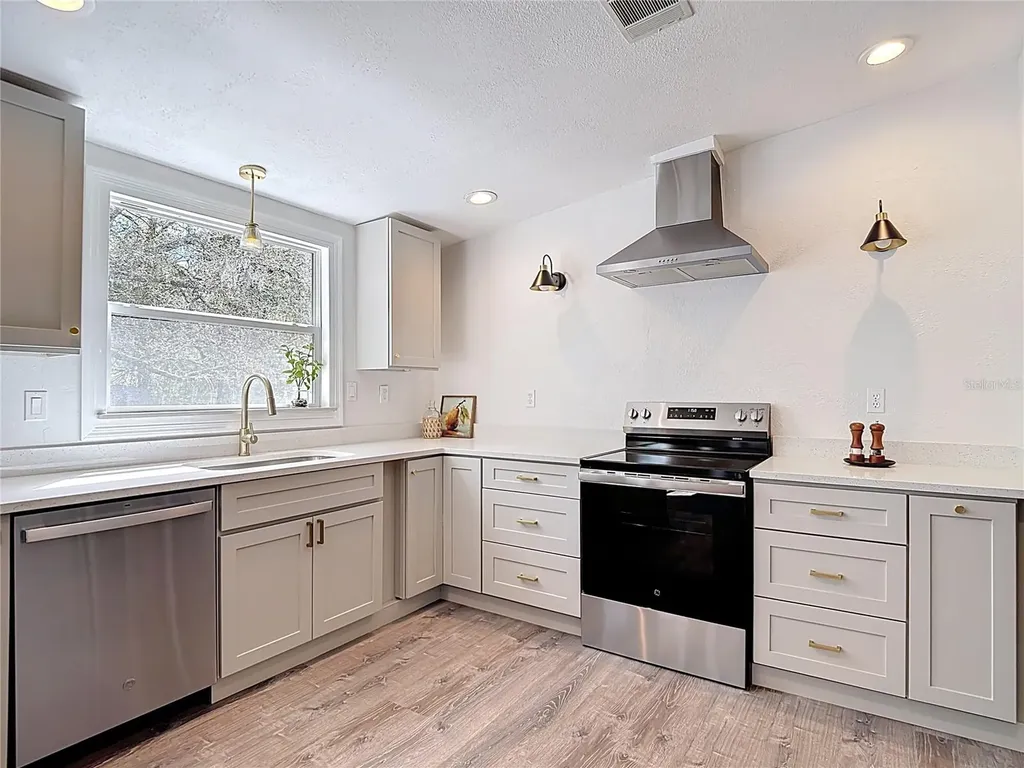 17420 Thomas Boulevard Hudson FL 34667