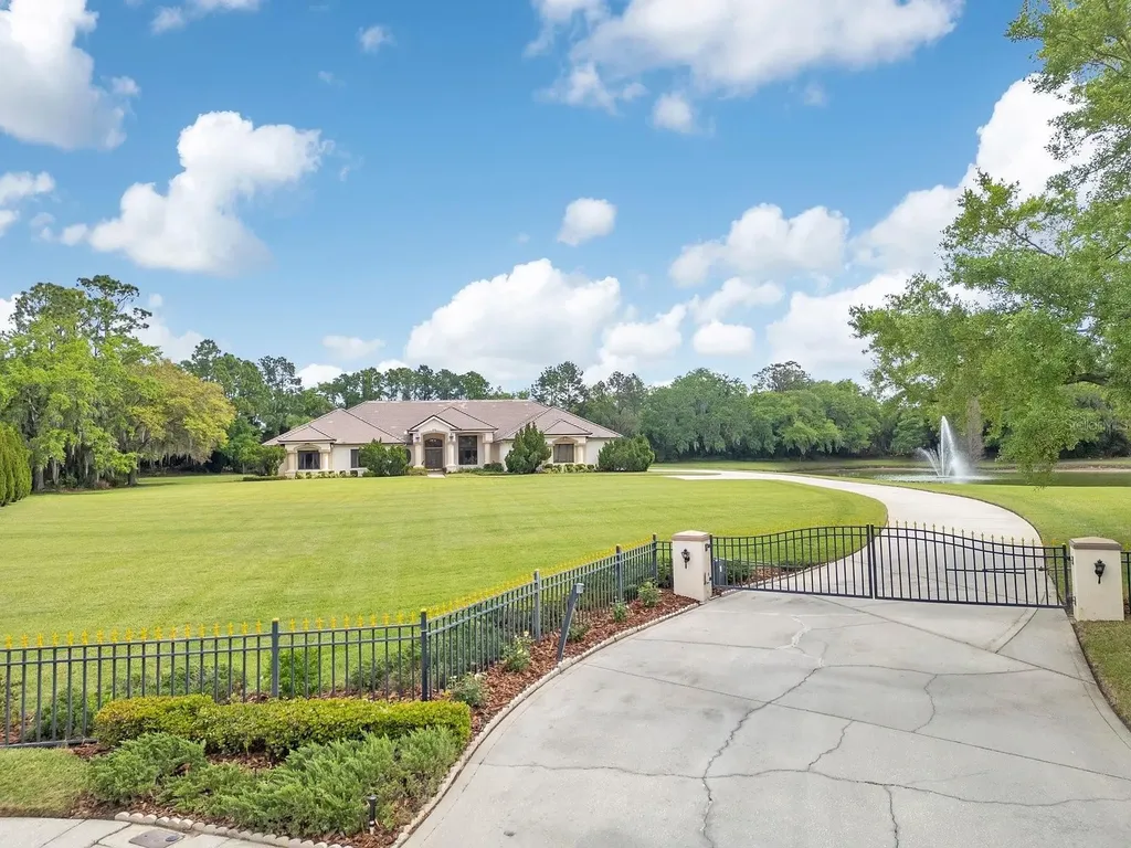 3300 Bridgefield Drive Lakeland FL 33803