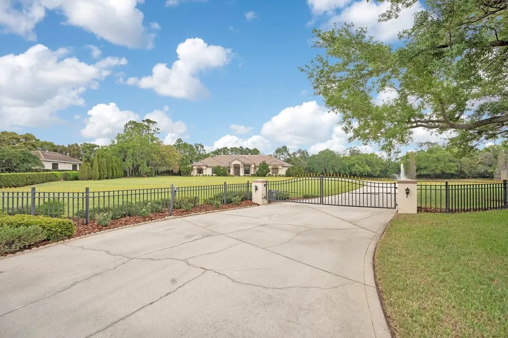 3300 Bridgefield Drive Lakeland FL 33803