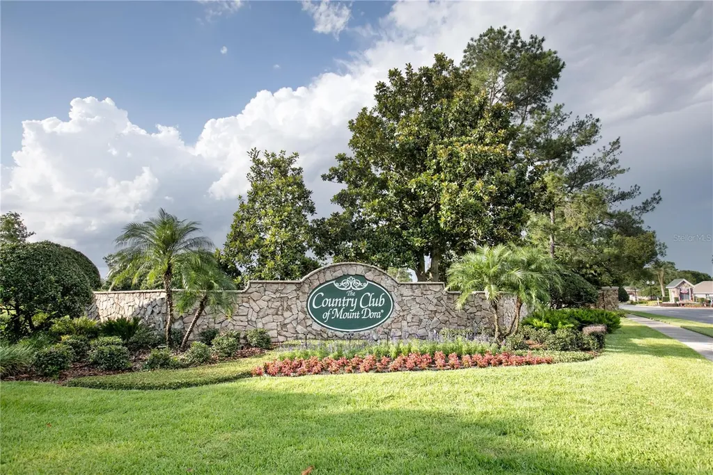 2040 Park Forest Boulevard Mount Dora FL 32757