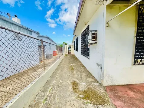 910 Calle 1 SE Reparto Metropolitano San Juan PR 00921