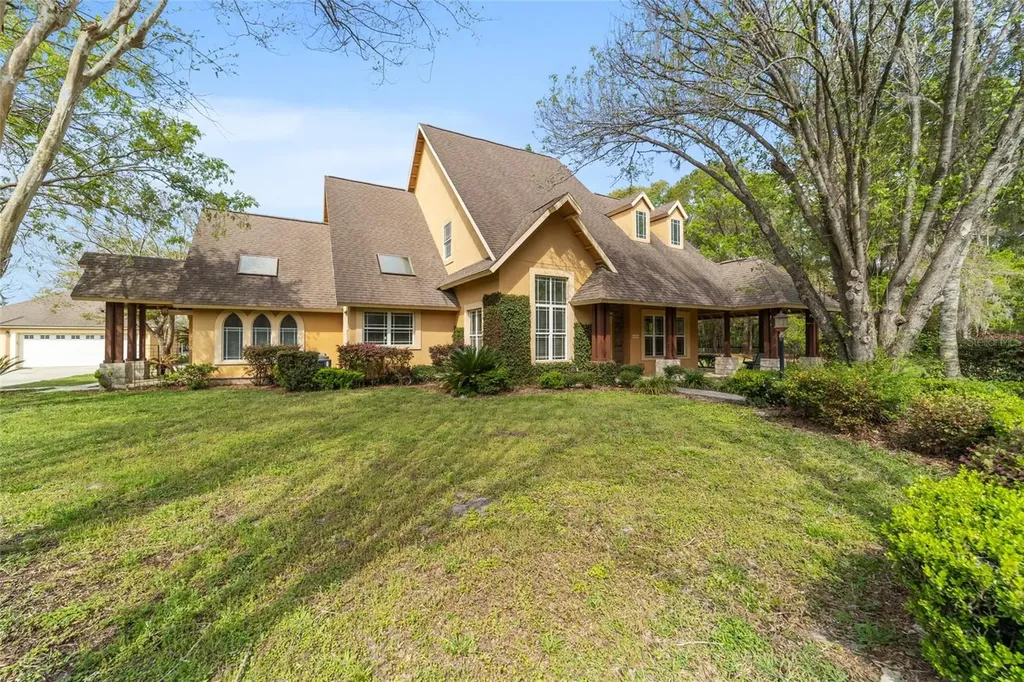 16638 N Highway 329 Reddick FL 32686