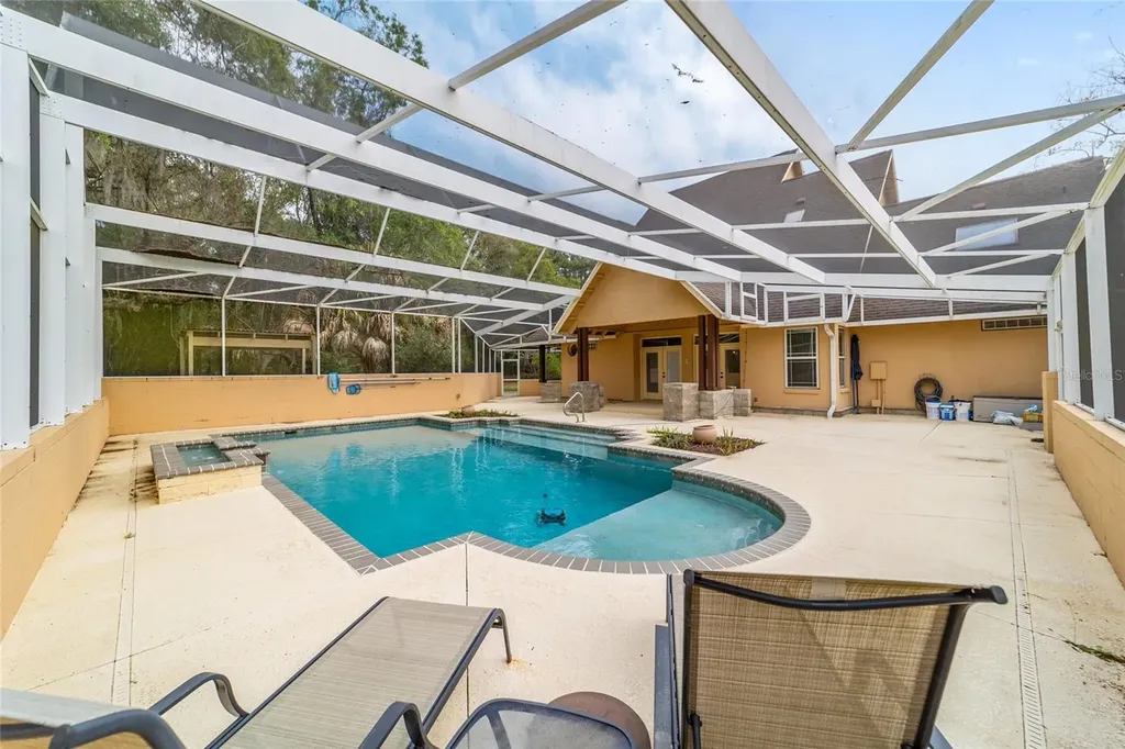16638 N Highway 329 Reddick FL 32686