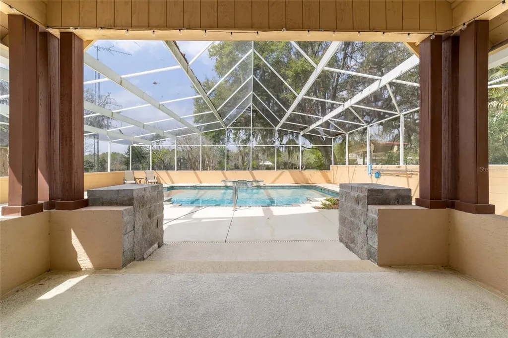 16638 N Highway 329 Reddick FL 32686