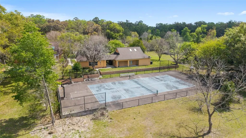 16638 N Highway 329 Reddick FL 32686