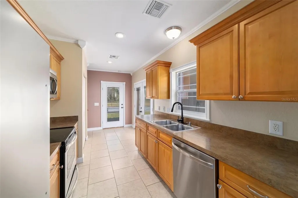 16638 N Highway 329 Reddick FL 32686