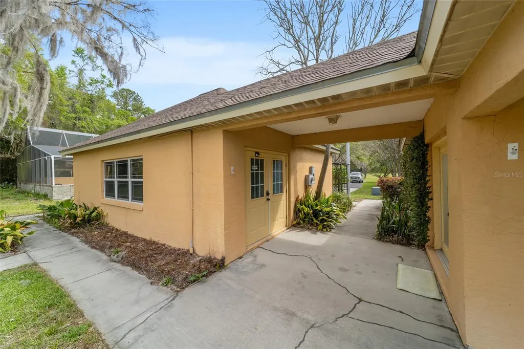 16638 N Highway 329 Reddick FL 32686