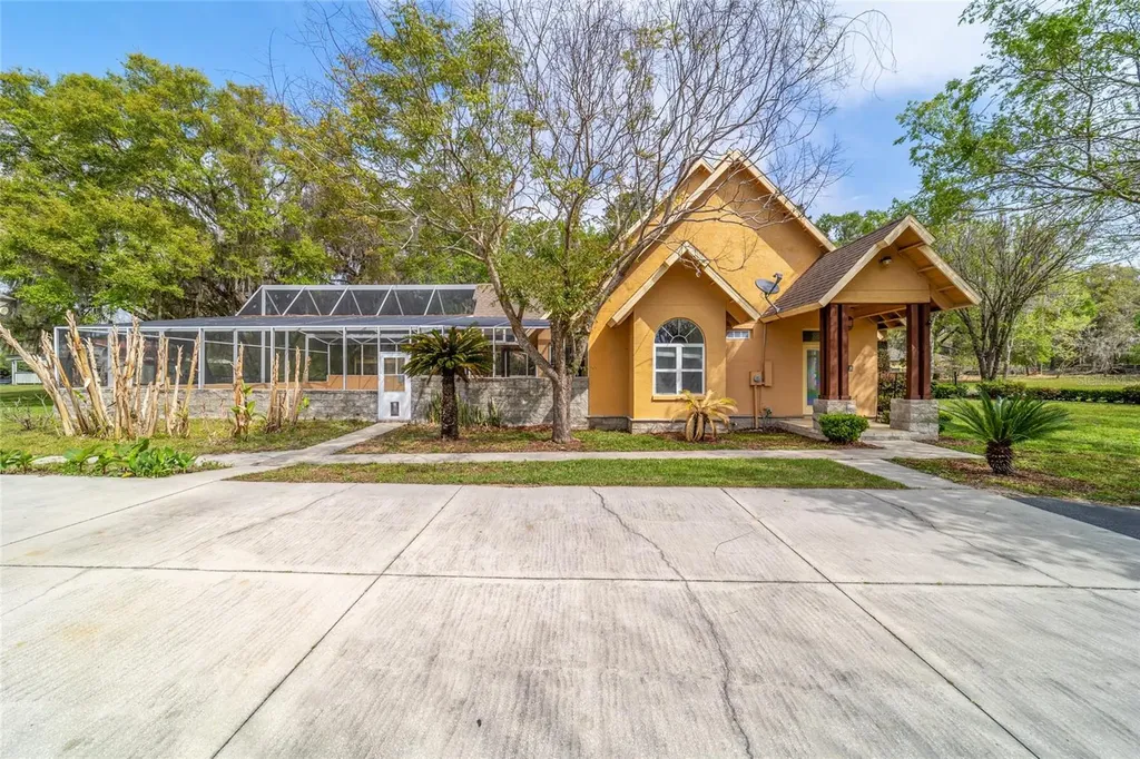 16638 N Highway 329 Reddick FL 32686