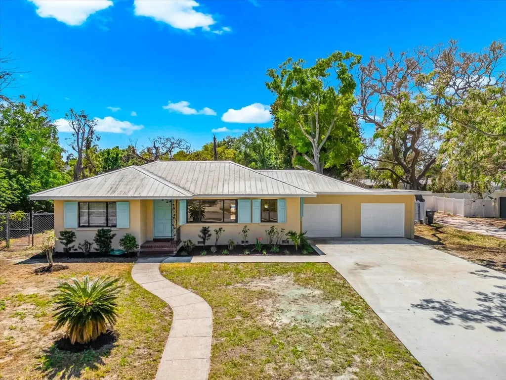 7807 Senrab Drive Bradenton FL 34209