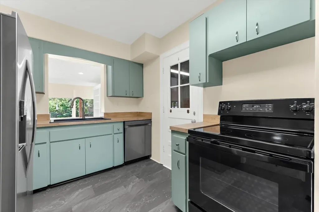 7807 Senrab Drive Bradenton FL 34209