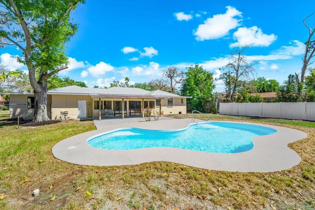 7807 Senrab Drive Bradenton FL 34209