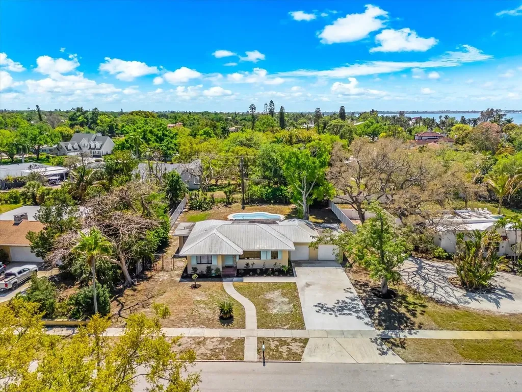 7807 Senrab Drive Bradenton FL 34209