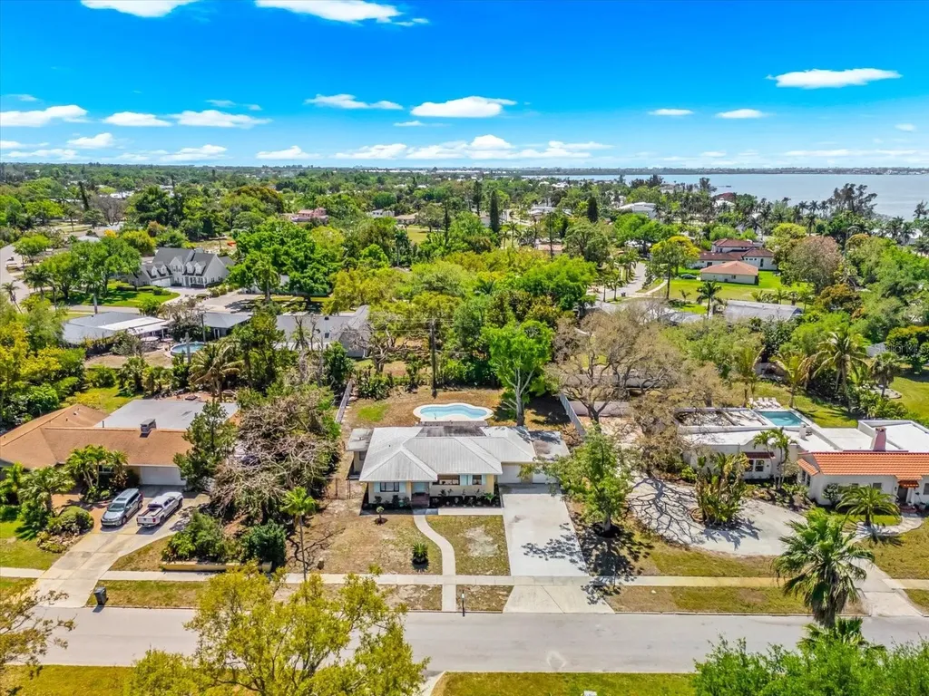 7807 Senrab Drive Bradenton FL 34209