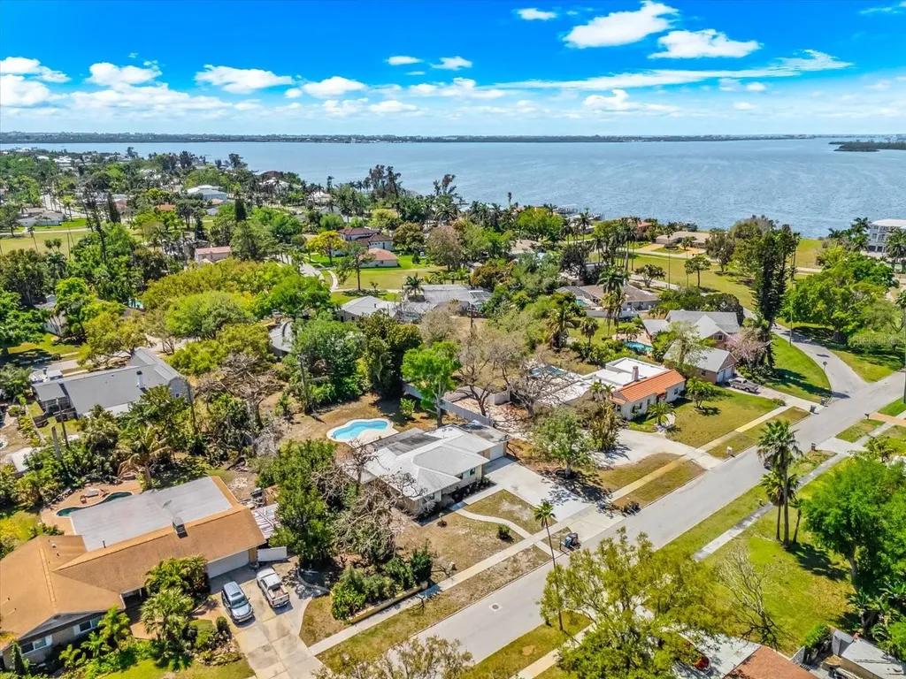 7807 Senrab Drive Bradenton FL 34209