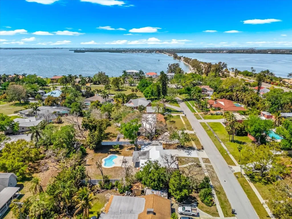 7807 Senrab Drive Bradenton FL 34209