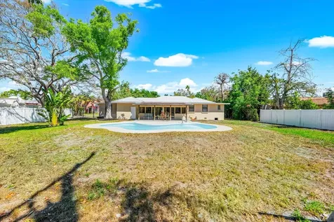 7807 Senrab Drive Bradenton FL 34209